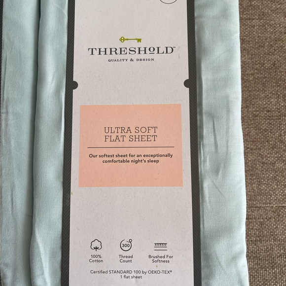 Threshold™ | 300 Thread Count Ultra Soft Sheets | Light Blue | NWT - Picture 4 of 5